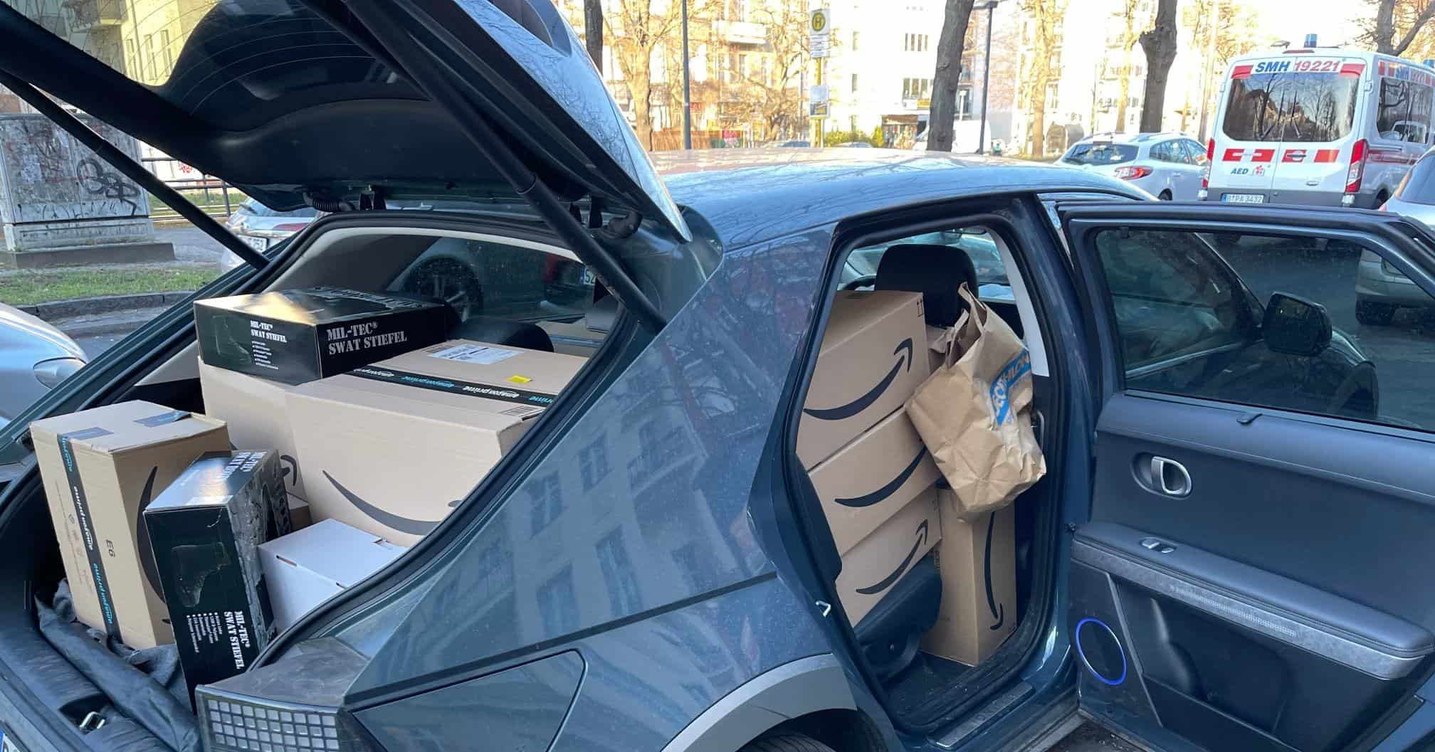 Image of car packed with supply boxes bound for Ukraine.