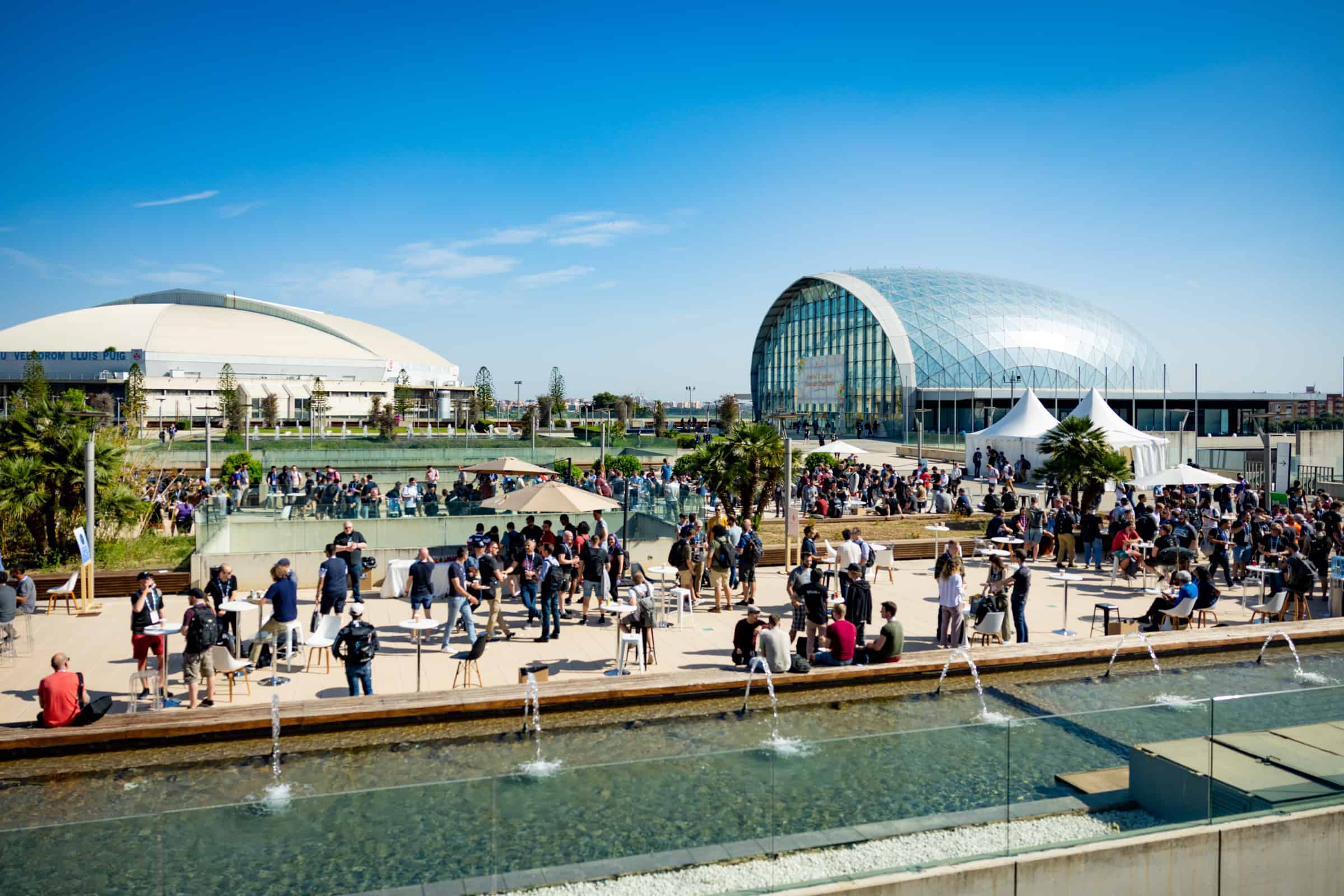 People hanging at the park in front of KubeCon + CloudNativeCon Europe