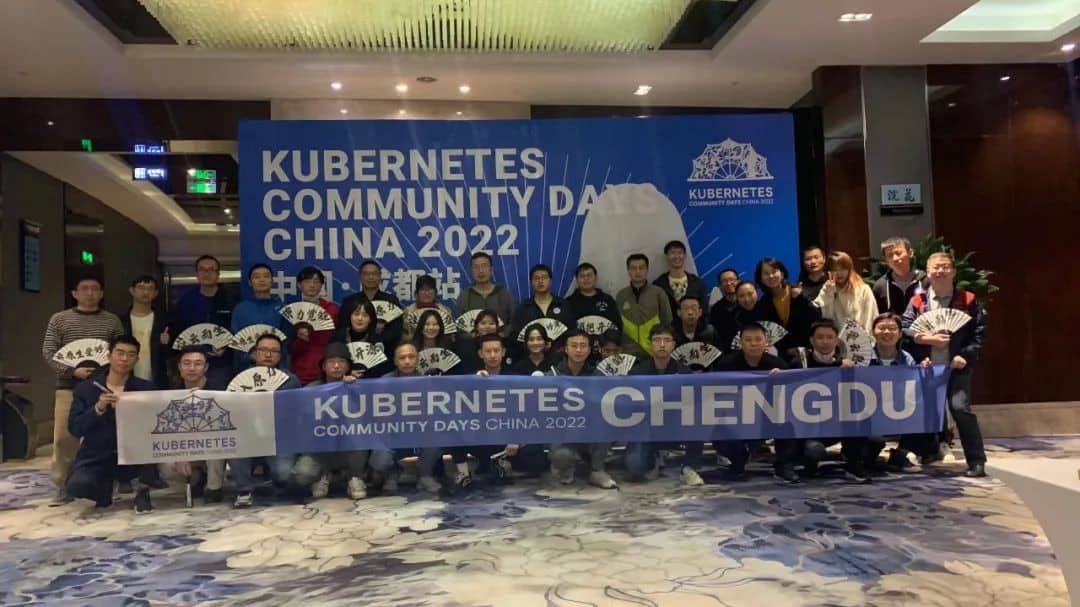 Participants group picture holding Kubernetes Community Days China 2022 Chengdu banner