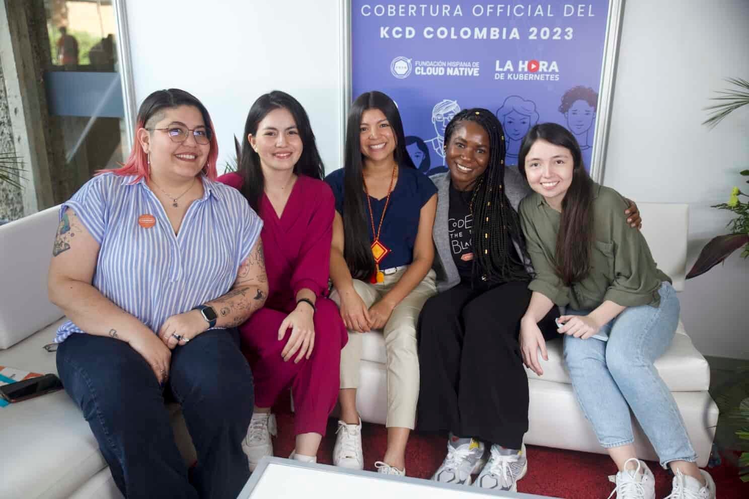 Panelistas del Panel de diversidad e inclusión en la industria STEAM, junto a Samantha Upegui