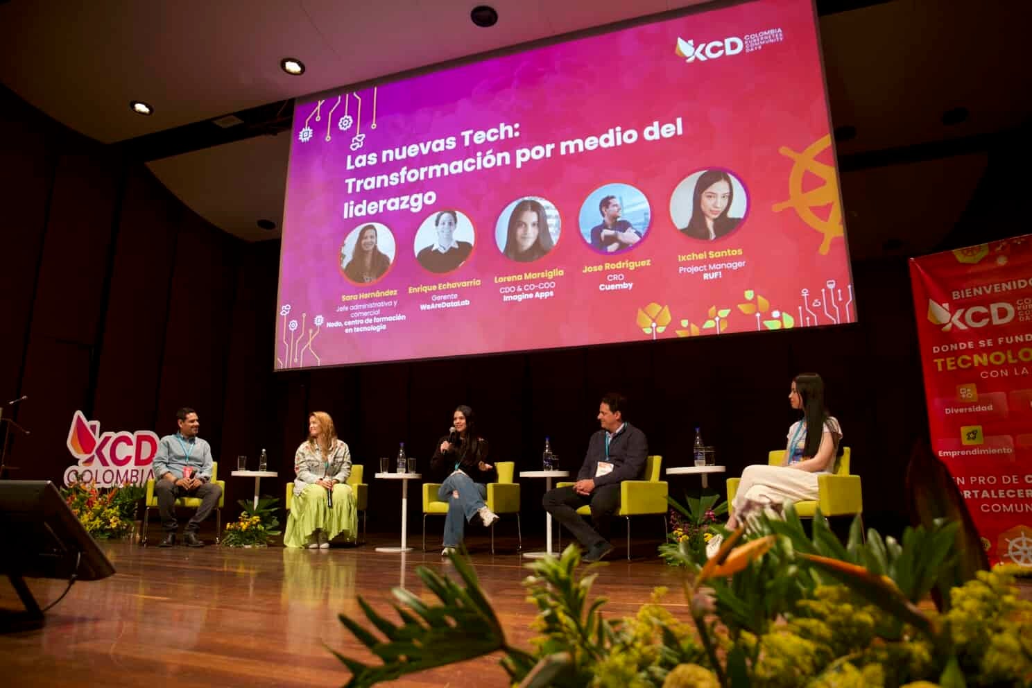 De izquierda a derecha: José Rodriguez, Sara Hernández, Lorena Marsiglia, Enrique Echavarria, Ixchel Santos