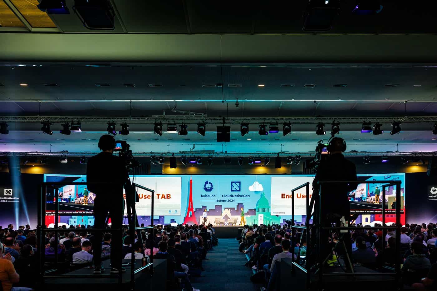 A hall filled with audiences on KubeCon CloudNativeCon Europe 2024 event
