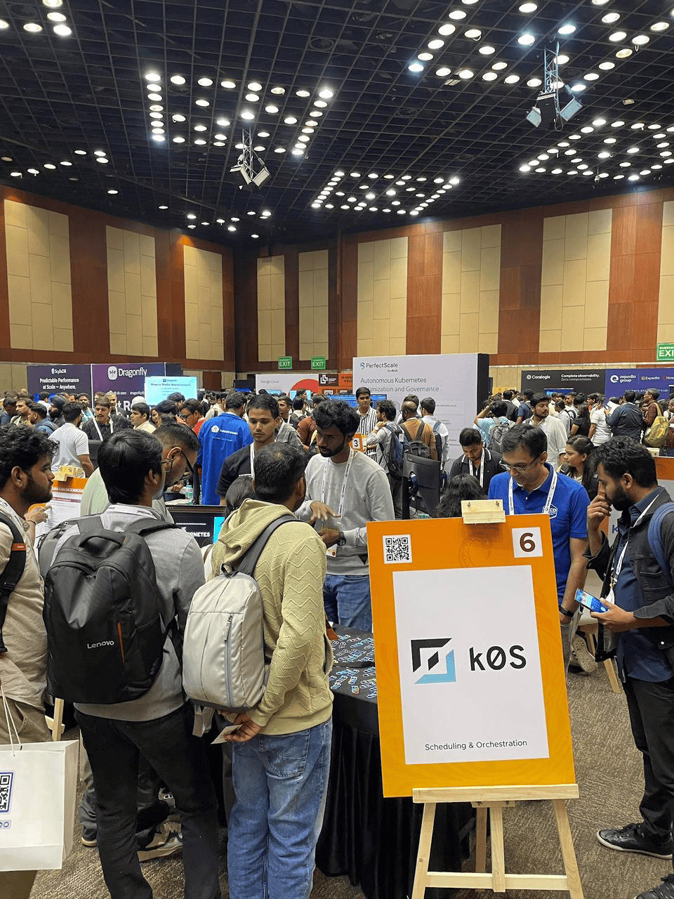 A k0s event setting, showing a large gathering of technologists involved in k0s. 