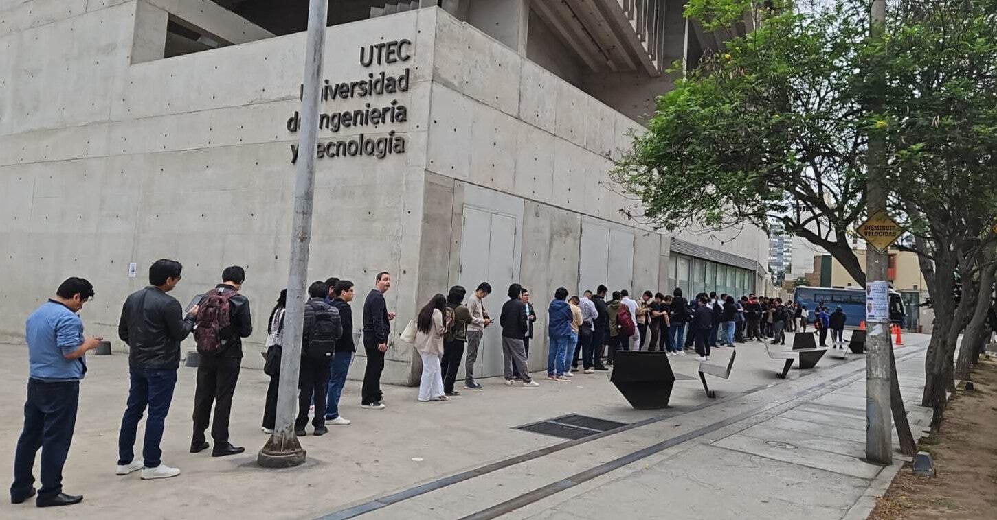 Figure 5: KCD Lima 2026 attendee line out of the door